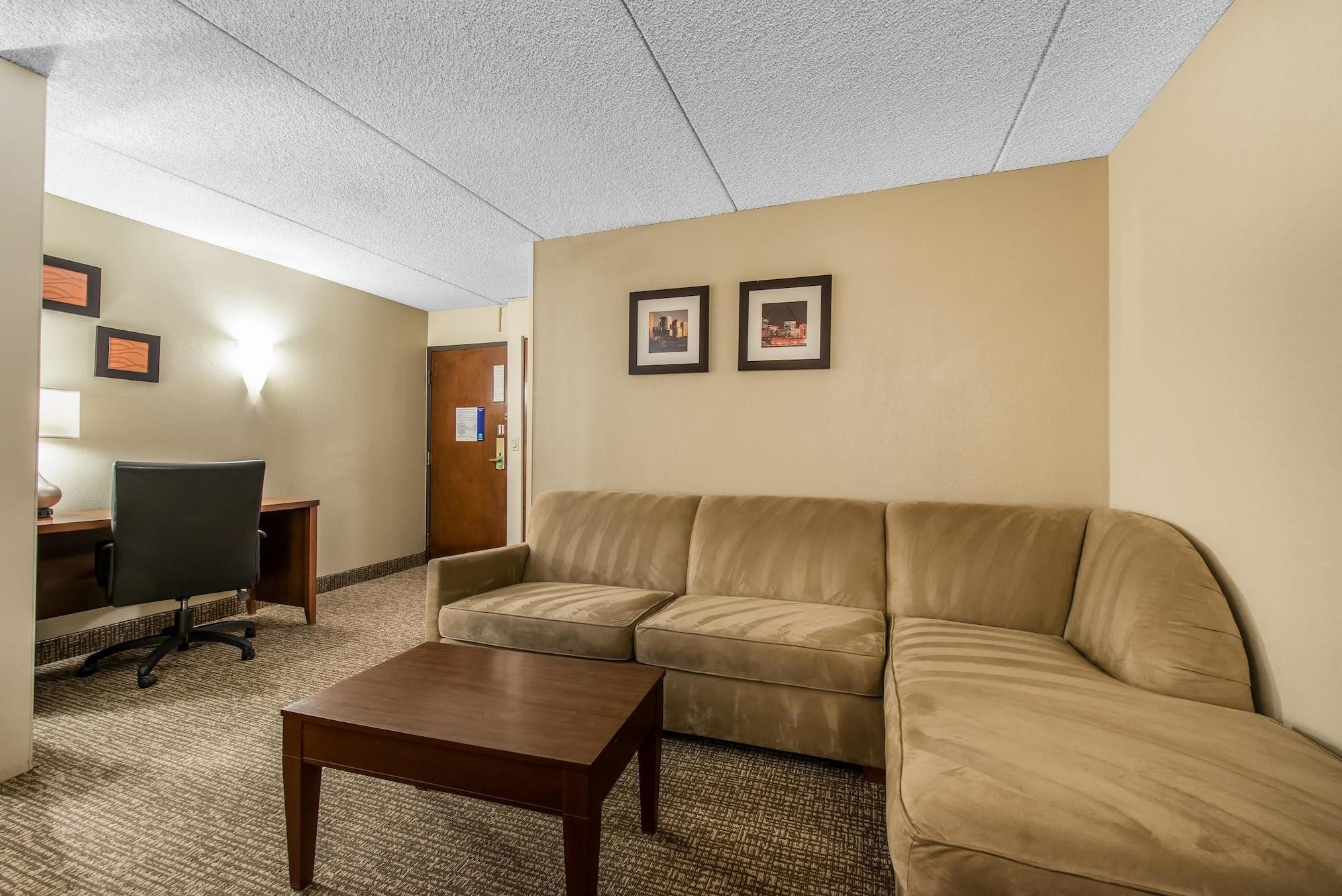 Comfort Inn & Suites Denver Northfield Exterior foto